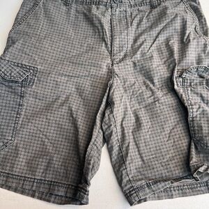 Izod Checkered Gray Cargo Shorts for Men